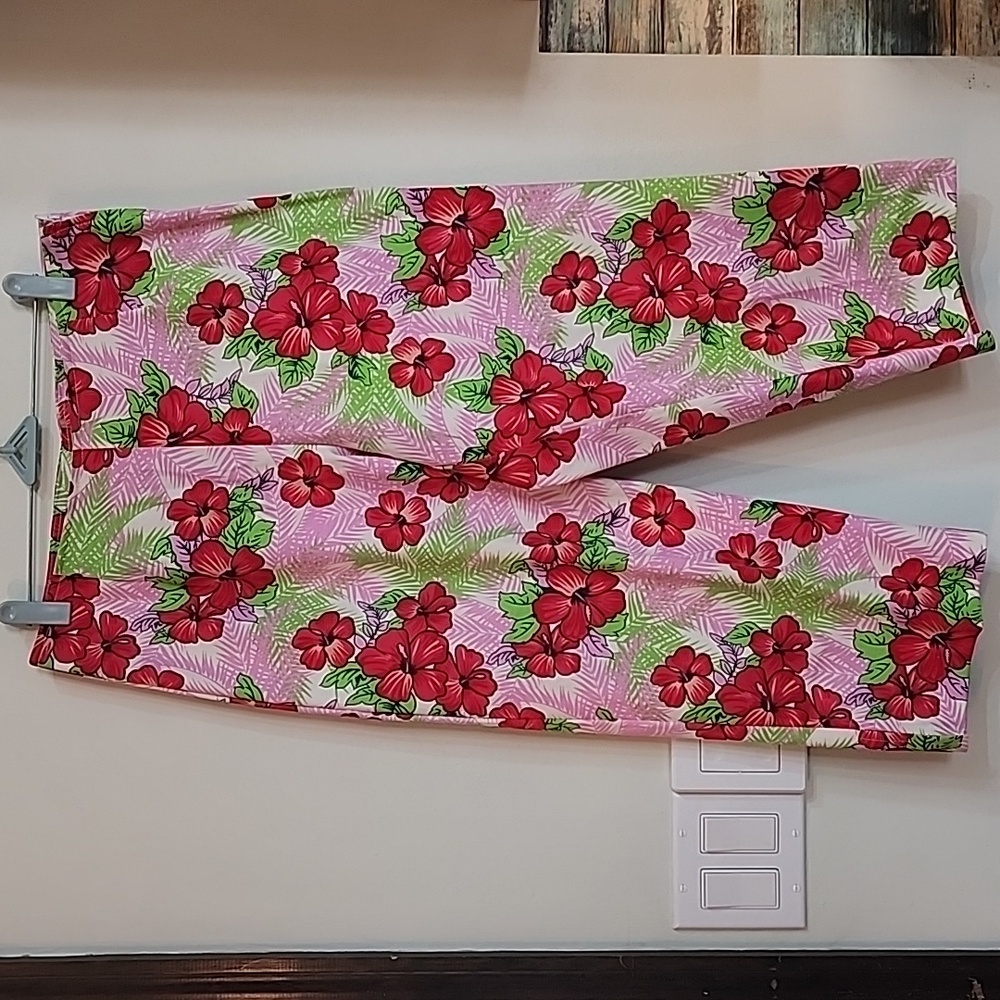 Bamboo Traders Tropical Capri Pants 🛍